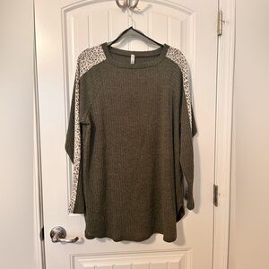Dark green with cheetah print on the sleeve size 3X
